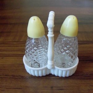 Vintage glass mini salt/pepper shakers (#EV654)
